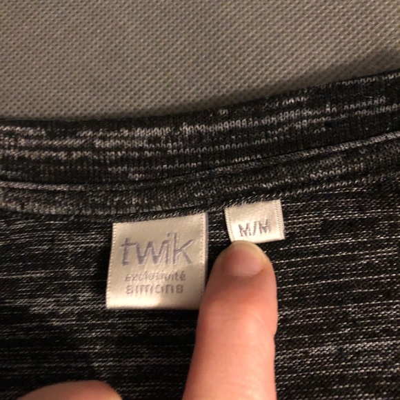 Sweaters - Picture 2 of 4